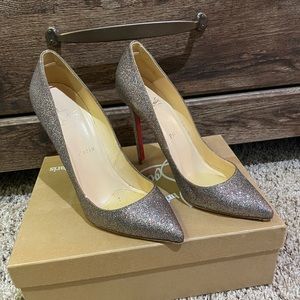 Absolutely stunning sparkly Louboutins!